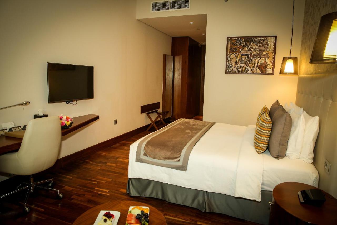 The Avenue Hotel Doha Luaran gambar A room at the hotel
